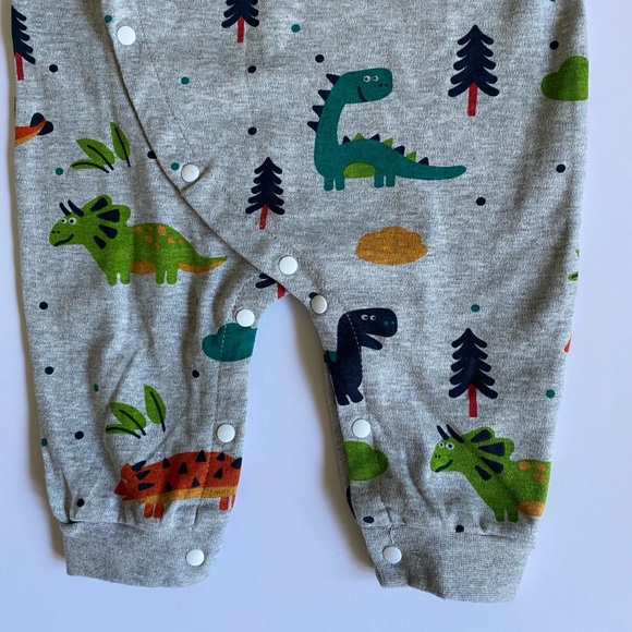 Gray Dinosaur Print Jumpsuit Size Newborn - 3 Months - Picture 7 of 9